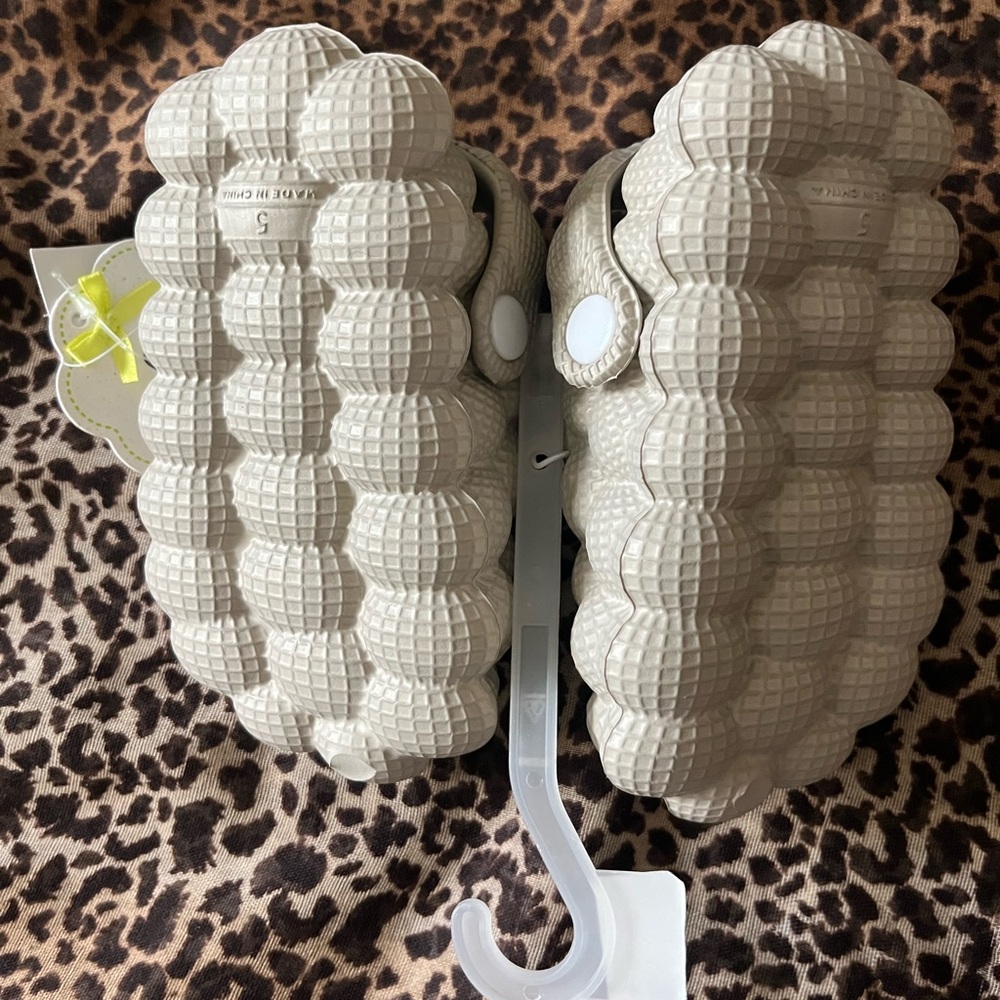 New First Steps by Stepping Stones Khaki Bubble Slides Bolt Charm Kids size 5-6 - Picture 5 of 5